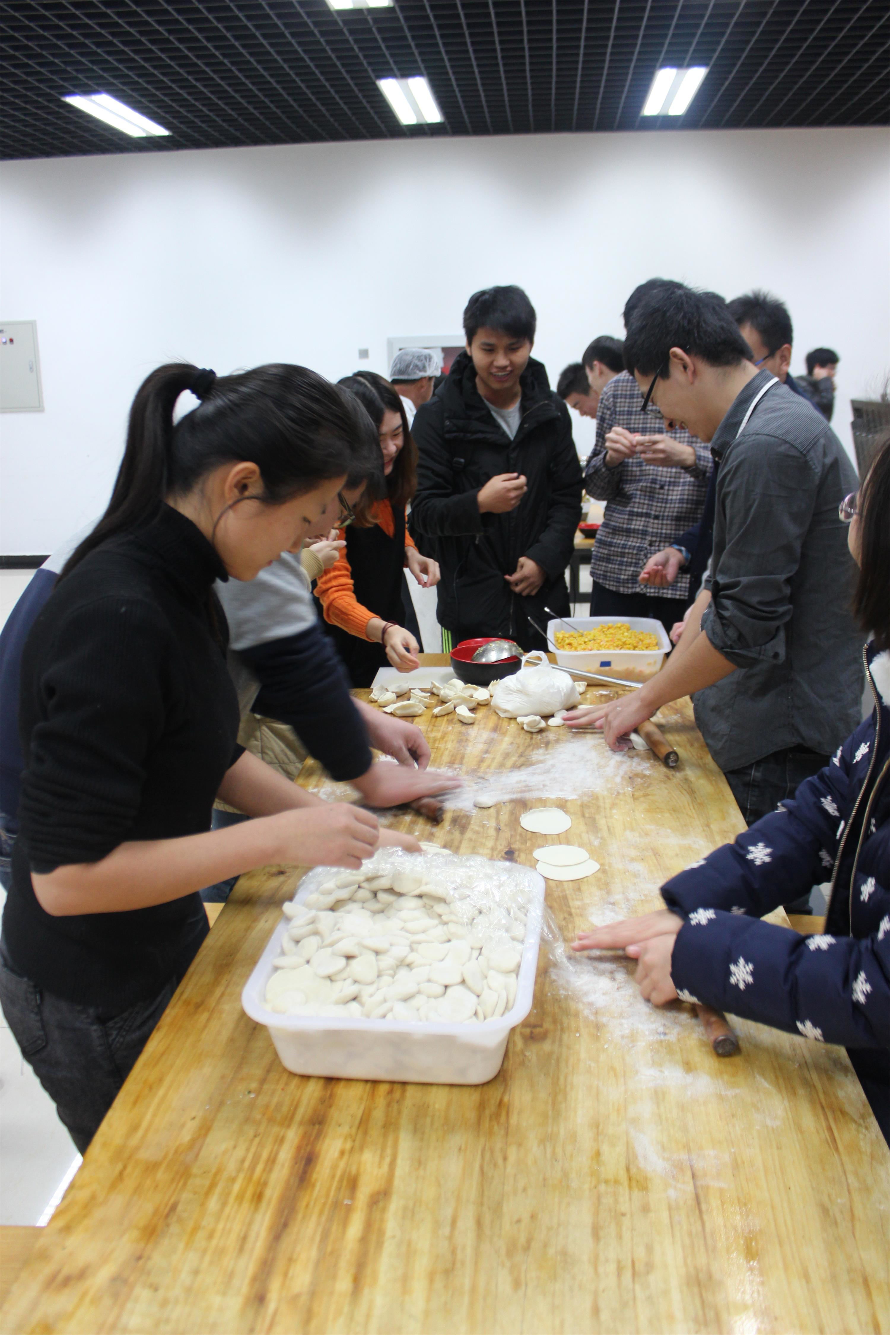 809冬至包饺子.jpg